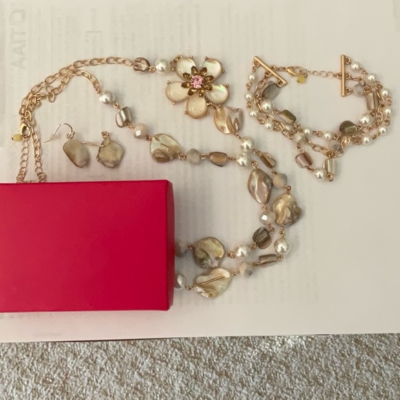 Avon Pearl Gold Bracelet Earrings Nevklace Set - Picture 5 of 14